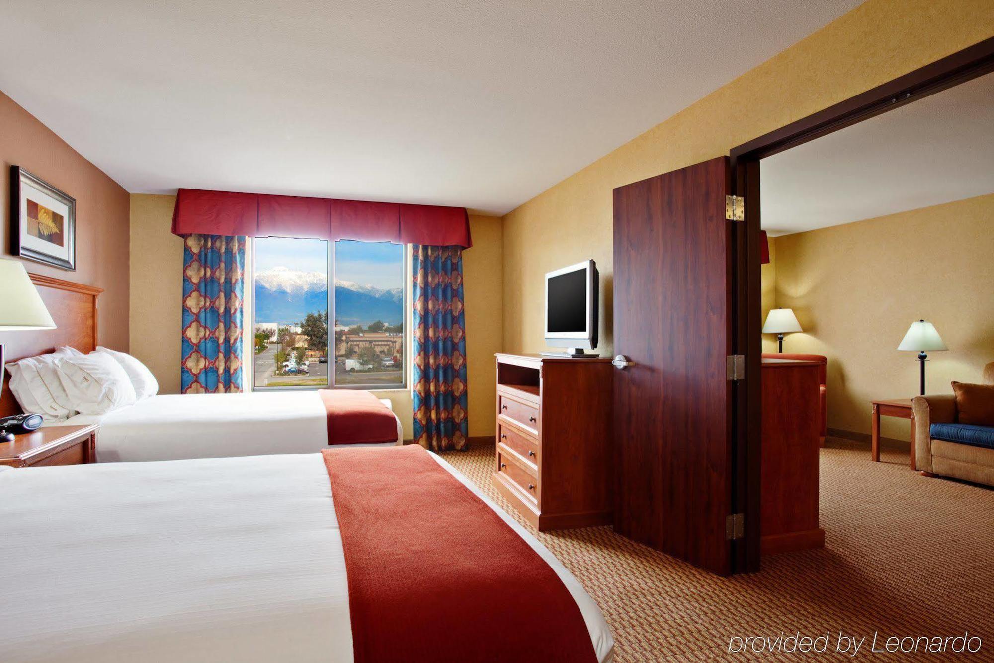 Holiday Inn Express Ontario By Ihg Creekside Ngoại thất bức ảnh